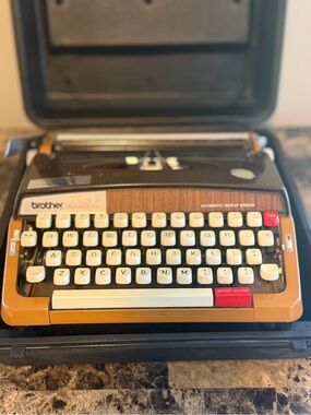 Brother Activator 899 Automatic Repeat Spacer Portable Typewriter- tested